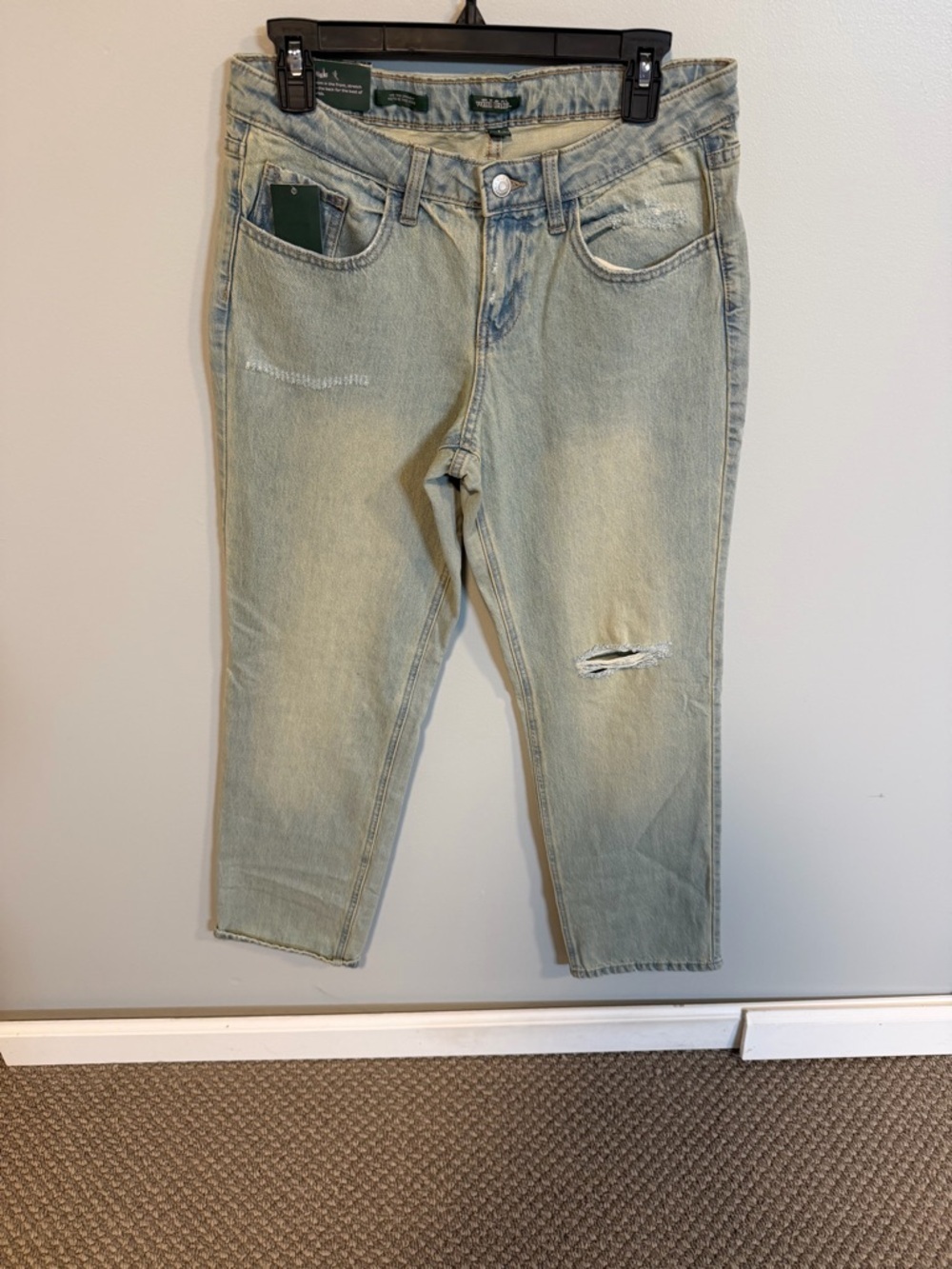 Mid-Rise Straight Leg Jeans | Size 6 | Light Wash Distressed | 32” Inseam